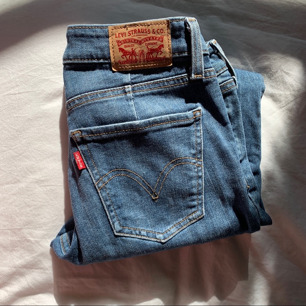 Levi’s Distressed Skinnny Jeans